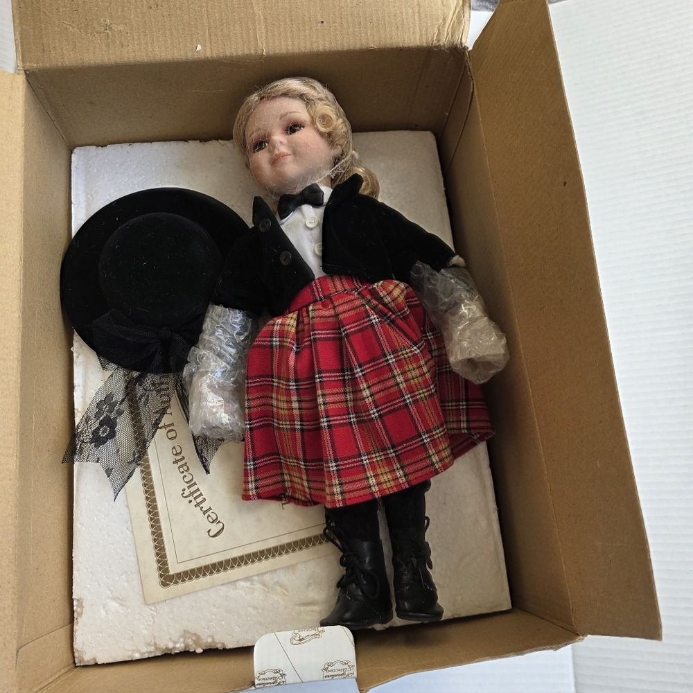 Vintage Heritage Signature Porcelain Doll Sarah and her Pony New In Box 12367